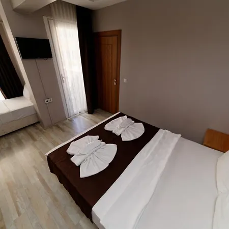 Kral & Hotel *